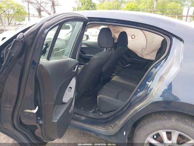 Продаж на аукціоні авто 2018 Mazda Mazda3 Sport, vin: 3MZBN1U75JM223606, номер лоту: 44996061