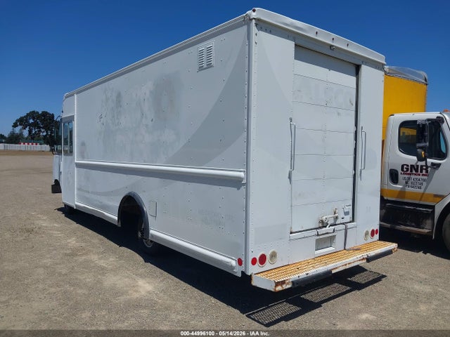 Ford E-450 Stripped 2014 1FC3E4KL3EDA88152 Image 3