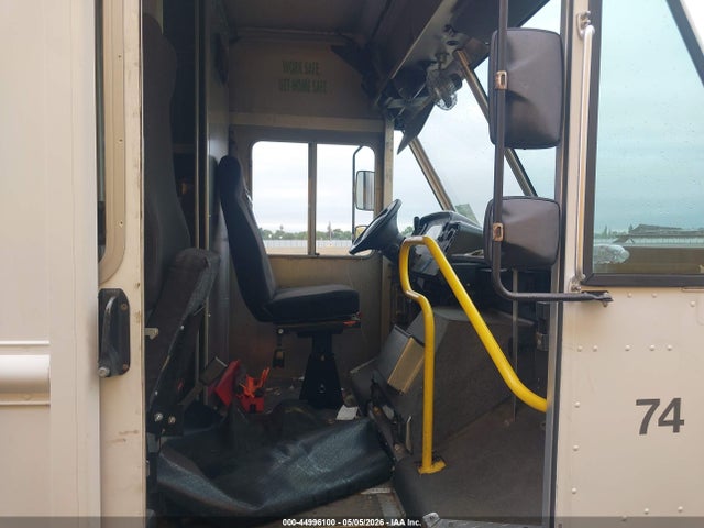 Ford E-450 Stripped 2014 1FC3E4KL3EDA88152 Image 7