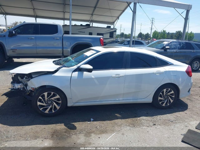 Honda CIVIC EX 2018 2HGFC2F74JH556618 Image 15