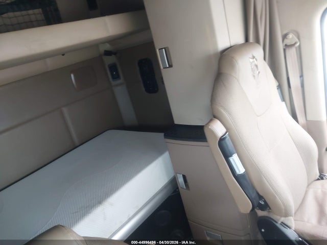 44996496 :رقم المزاد ، 1XKYDP9X3KJ180026 vin ، 2019 Kenworth T680 مزاد بيع