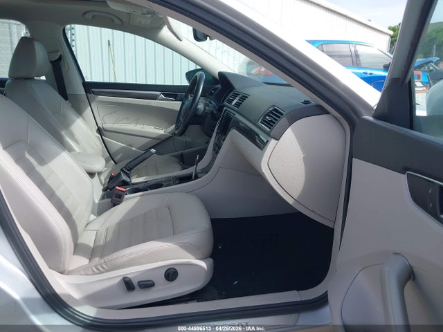 Продаж на аукціоні авто 2017 Volkswagen Passat 1.8t Sel Premium, vin: 1VWCT7A39HC048271, номер лоту: 44996513
