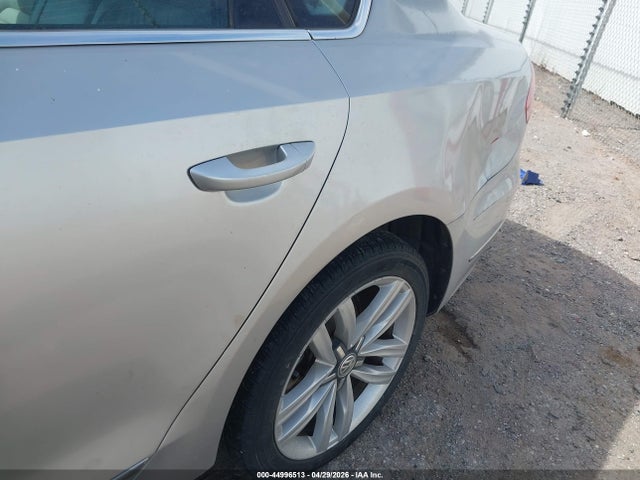 Продаж на аукціоні авто 2017 Volkswagen Passat 1.8t Sel Premium, vin: 1VWCT7A39HC048271, номер лоту: 44996513