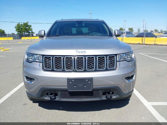 1C4RJFAG2JC161923 Jeep Grand Cherokee Laredo E 4x4