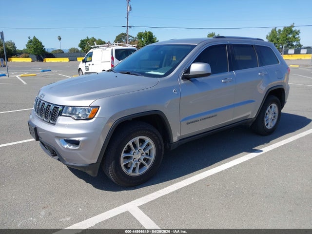 1C4RJFAG2JC161923 Jeep Grand Cherokee Laredo E 4x4