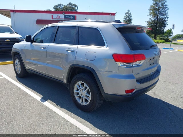 1C4RJFAG2JC161923 Jeep Grand Cherokee Laredo E 4x4