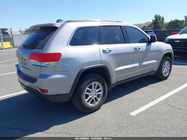 1C4RJFAG2JC161923 Jeep Grand Cherokee Laredo E 4x4