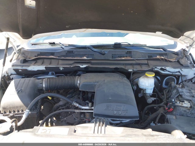 44996668 :رقم المزاد ، 1C6RR6FG0JS290659 vin ، 2018 Ram 1500 Tradesman  4x2 6'4 Box مزاد بيع