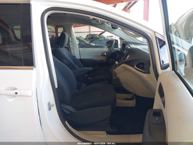 2C4RC1CG8RR133878 Chrysler Voyager Lx