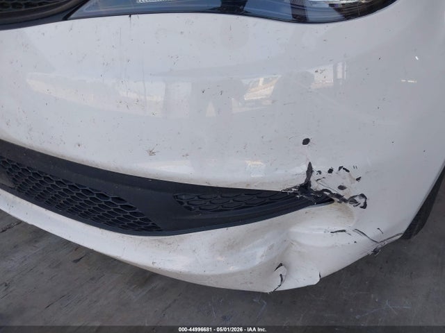 2C4RC1CG8RR133878 Chrysler Voyager Lx