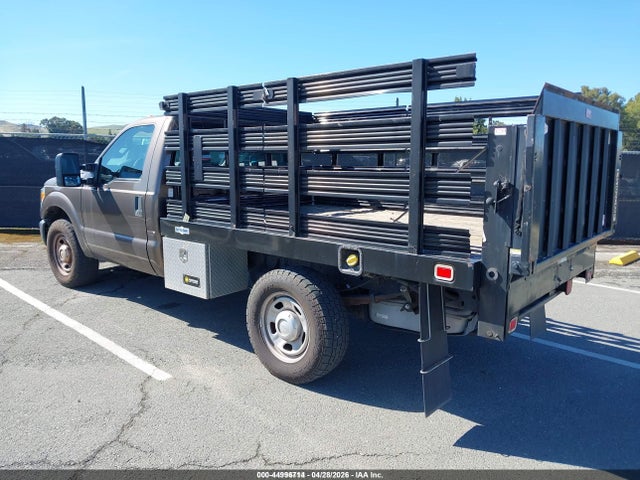 Ford F-350 Chassis Xl 2016 1FDRF3E6XGED31181 Image 3