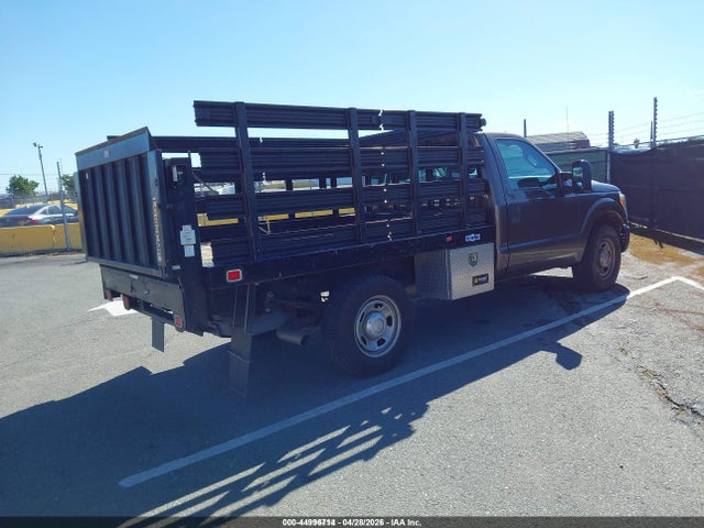 Ford F-350 Chassis Xl 2016 1FDRF3E6XGED31181 Image 4