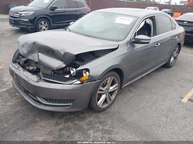 2014 Volkswagen Passat 1.8t Se მანქანა იყიდება აუქციონზე, vin: 1VWBT7A32EC072743, აუქციონის ნომერი: 44996759