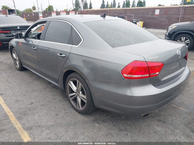 2014 Volkswagen Passat 1.8t Se მანქანა იყიდება აუქციონზე, vin: 1VWBT7A32EC072743, აუქციონის ნომერი: 44996759