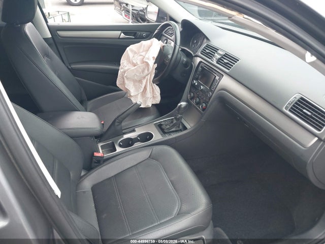 2014 Volkswagen Passat 1.8t Se მანქანა იყიდება აუქციონზე, vin: 1VWBT7A32EC072743, აუქციონის ნომერი: 44996759