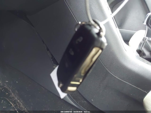 WVGAV7AX8GW597864 Volkswagen TIGUAN S