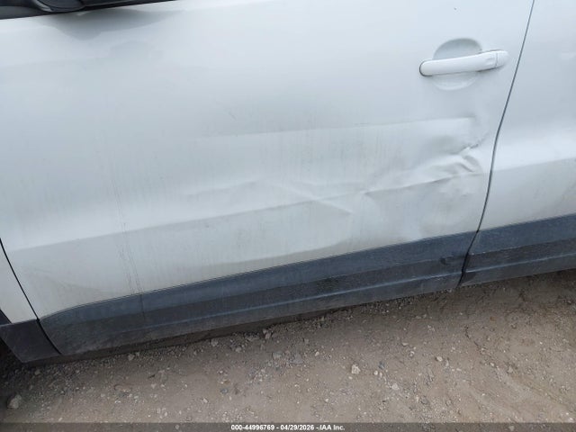 WVGAV7AX8GW597864 Volkswagen TIGUAN S