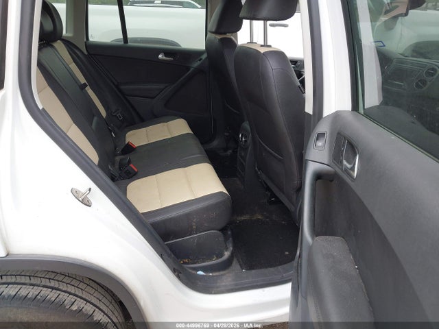 WVGAV7AX8GW597864 Volkswagen TIGUAN S