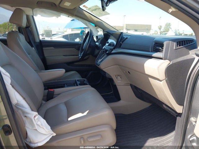 Honda Odyssey Touring 2018 5FNRL6H89JB009147 Image 5