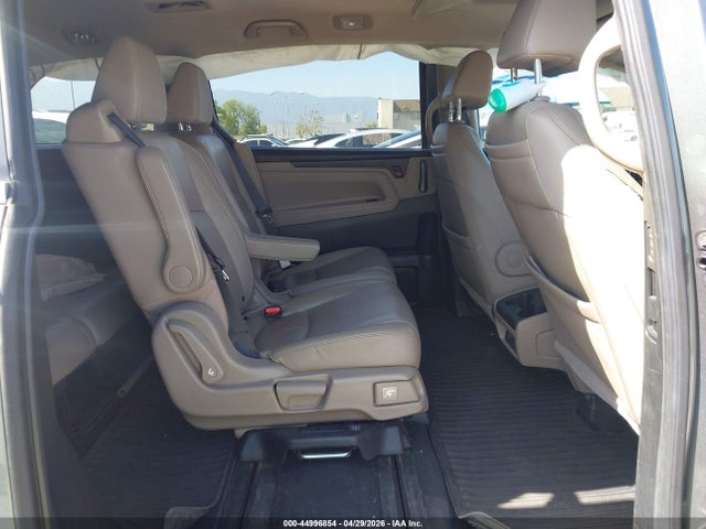 Honda Odyssey Touring 2018 5FNRL6H89JB009147 Image 8