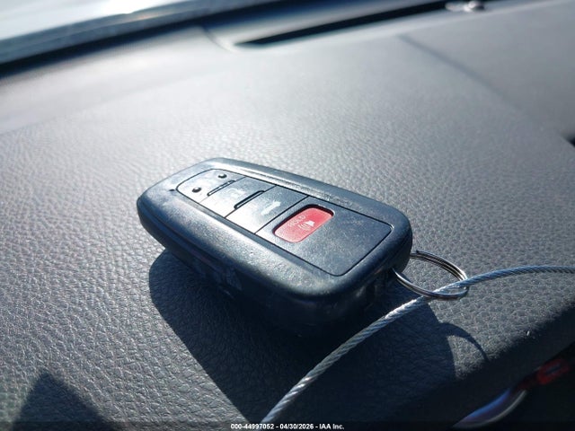 4T1B21HK3JU508757 Toyota Camry Hybrid Se