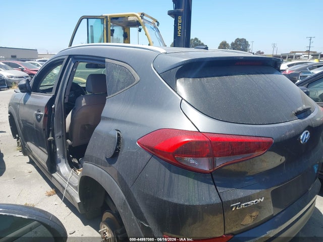 KM8J3CA46GU053931 Hyundai TUCSON SE