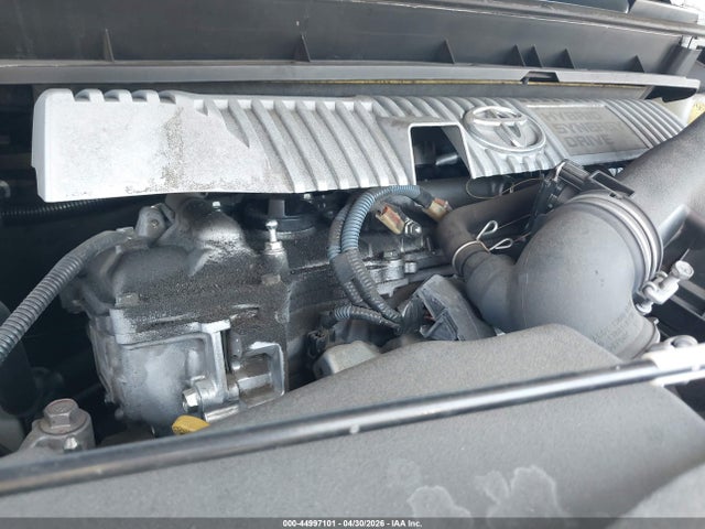 JTDZN3EUXGJ052097 Toyota Prius V Two
