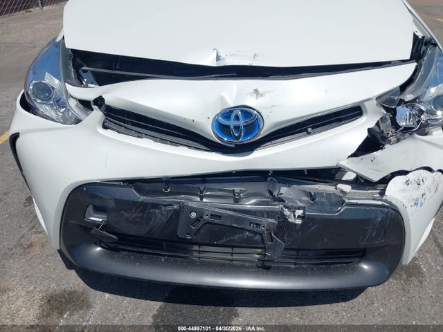 JTDZN3EUXGJ052097 Toyota Prius V Two