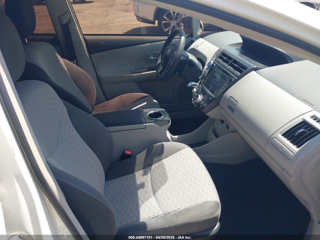 JTDZN3EUXGJ052097 Toyota Prius V Two