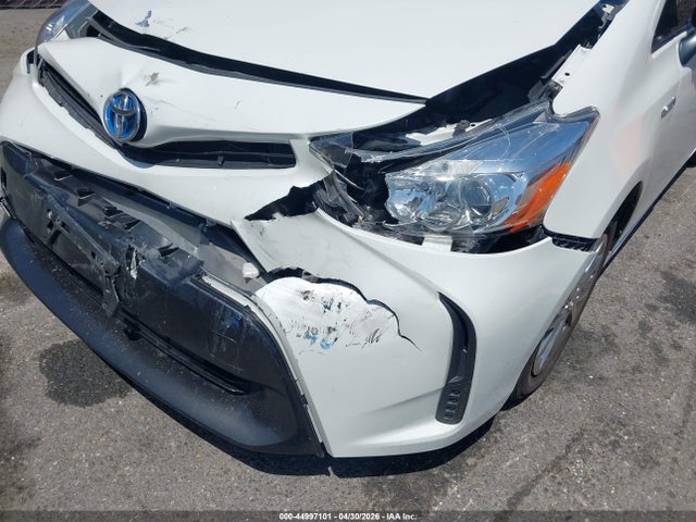 JTDZN3EUXGJ052097 Toyota Prius V Two