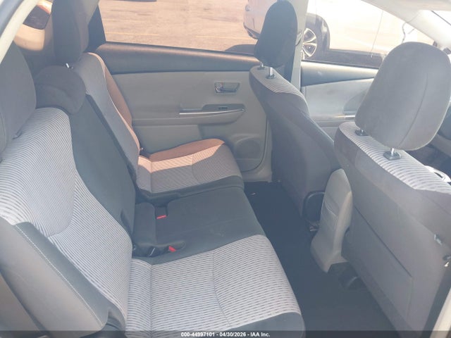 JTDZN3EUXGJ052097 Toyota Prius V Two