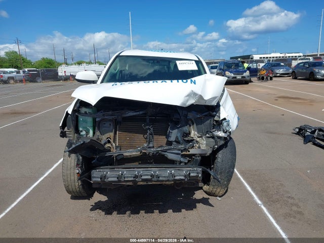 5TFAX5GN4HX084664 Toyota Tacoma Sr5