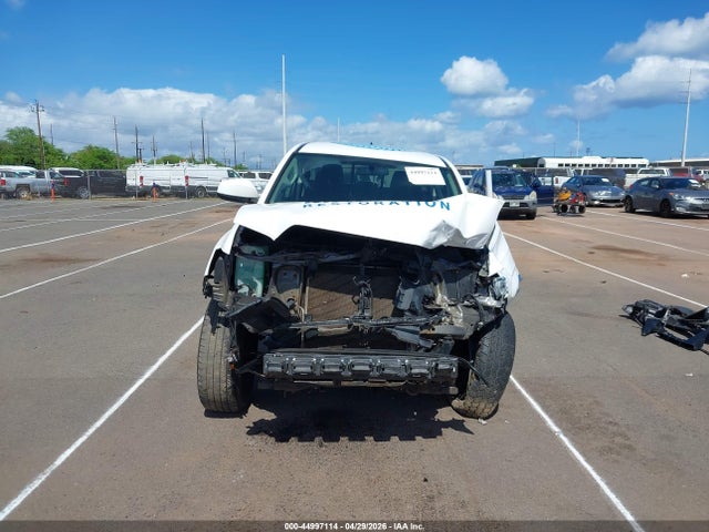5TFAX5GN4HX084664 Toyota Tacoma Sr5