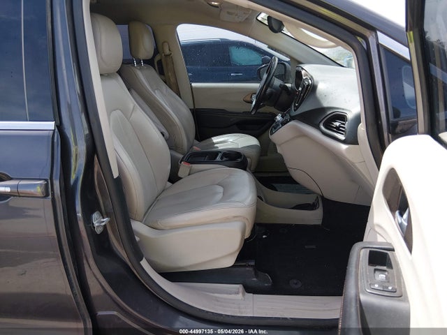 Chrysler Pacifica Touring-l 2017 2C4RC1BG0HR835466 Image 5