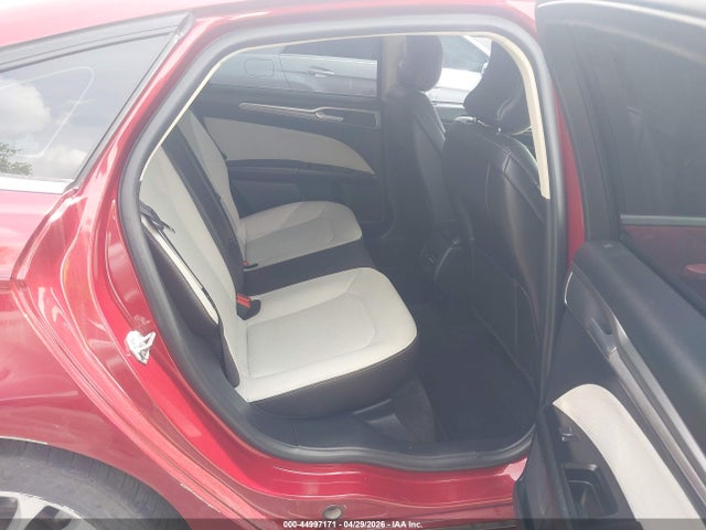 3FA6P0HDXKR133824 Ford FUSION SE