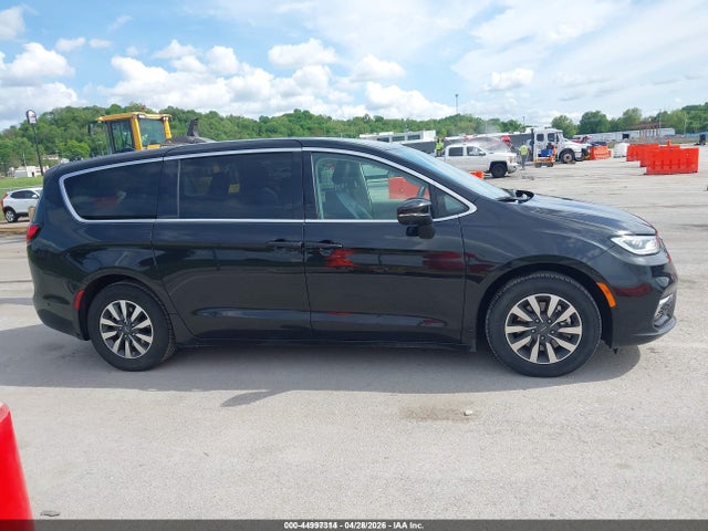 2023 Chrysler Pacifica Hybrid Touring L მანქანა იყიდება აუქციონზე, vin: 2C4RC1L75PR584201, აუქციონის ნომერი: 44997314