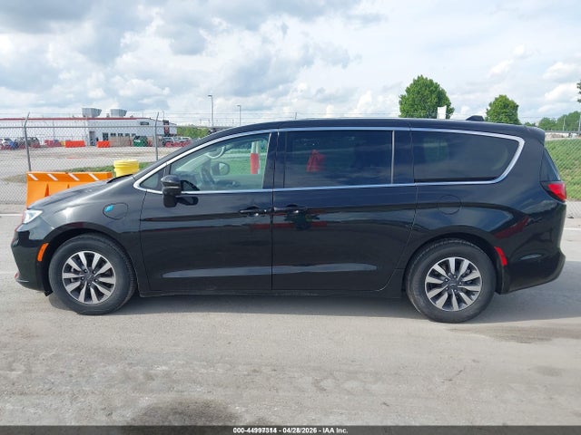 2023 Chrysler Pacifica Hybrid Touring L მანქანა იყიდება აუქციონზე, vin: 2C4RC1L75PR584201, აუქციონის ნომერი: 44997314