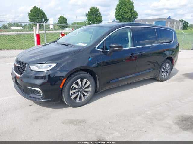 2023 Chrysler Pacifica Hybrid Touring L მანქანა იყიდება აუქციონზე, vin: 2C4RC1L75PR584201, აუქციონის ნომერი: 44997314