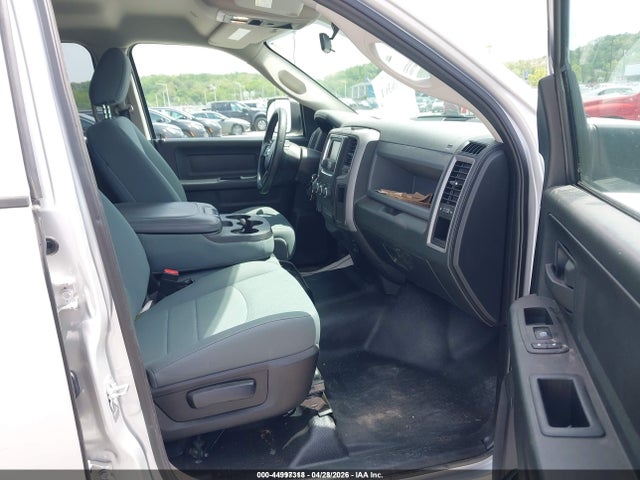 1C6RR7KG5HS599081 RAM 1500 Tradesman 4x4 5&#039;7 Box