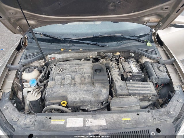 2015 Volkswagen Passat 2.0l Tdi Se მანქანა იყიდება აუქციონზე, vin: 1VWBV7A35FC039313, აუქციონის ნომერი: 44997320