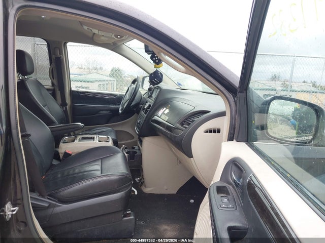 44997382 :رقم المزاد ، 2C4RC1BG8FR522050 vin ، 2015 Chrysler Town & Country Touring مزاد بيع