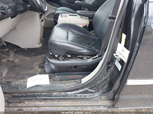 44997382 :رقم المزاد ، 2C4RC1BG8FR522050 vin ، 2015 Chrysler Town & Country Touring مزاد بيع