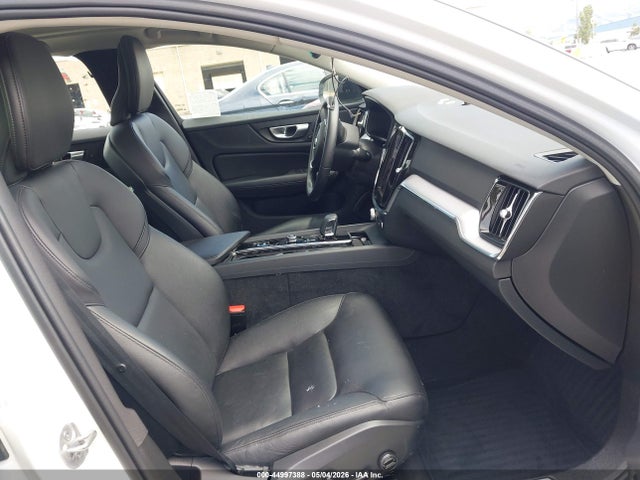 Volvo S60 B5 Core Dark Theme 2024 7JRL12FK1RG324174 Image 5