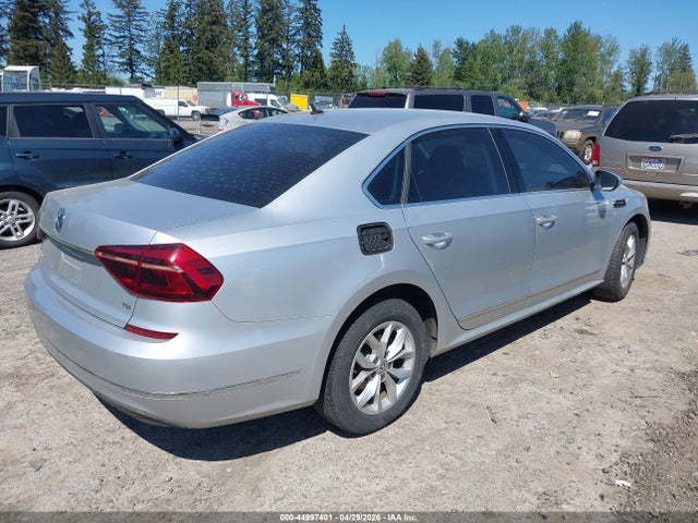 44997401 :رقم المزاد ، 1VWAT7A35HC077886 vin ، 2017 Volkswagen Passat 1.8t S مزاد بيع