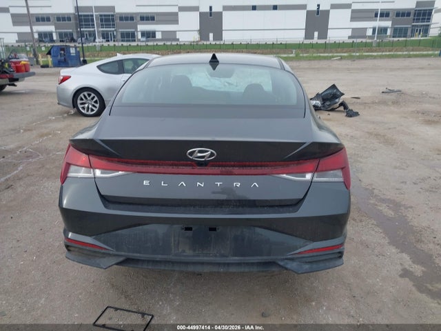 44997414 :رقم المزاد ، 5NPLM4AG5NH068325 vin ، 2022 Hyundai Elantra Sel مزاد بيع
