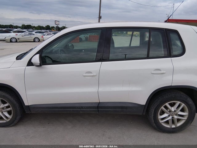 44997563 :رقم المزاد ، WVGAV7AX6BW526137 vin ، 2011 Volkswagen Tiguan S مزاد بيع