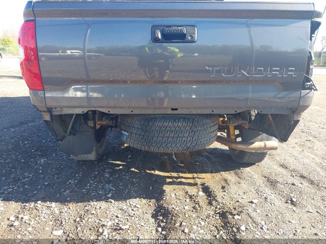 Продаж на аукціоні авто 2018 Toyota Tundra Sr5 5.7l V8, vin: 5TFDY5F19JX685079, номер лоту: 44997711