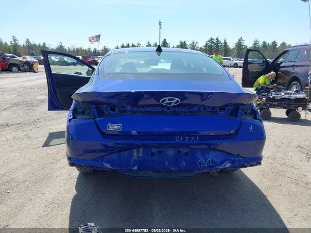 KMHLM4AG2PU417123 Hyundai ELANTRA SEL