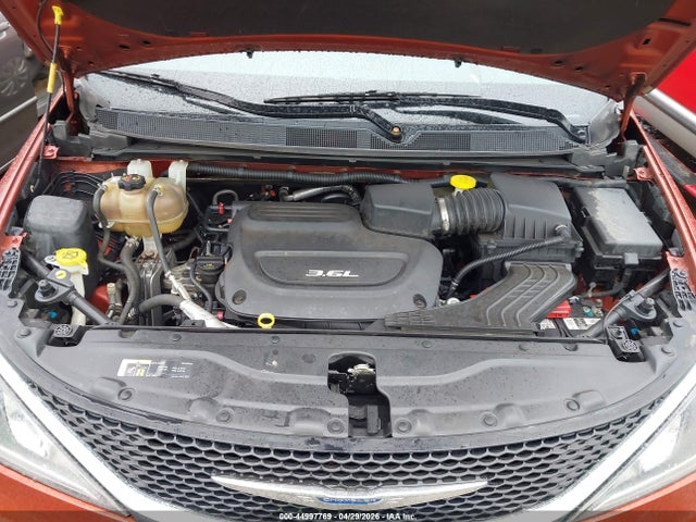Продажа на аукционе авто 2018 Chrysler Pacifica Touring L, vin: 2C4RC1BG7JR171981, номер лота: 44997769