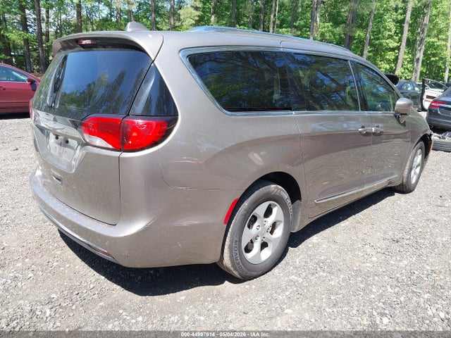 Продаж на аукціоні авто 2017 Chrysler Pacifica Touring-l Plus, vin: 2C4RC1EG2HR554975, номер лоту: 44997814